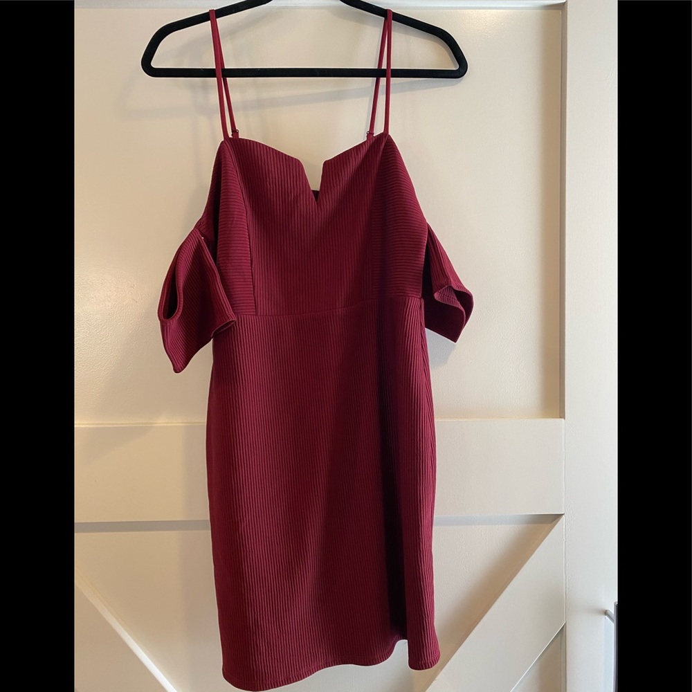 Women’s wine ribbed cocktail dress size medium